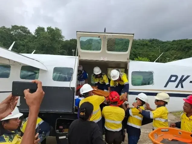 Medical team providing 24/7 medical evacuation Indonesia during patient transport